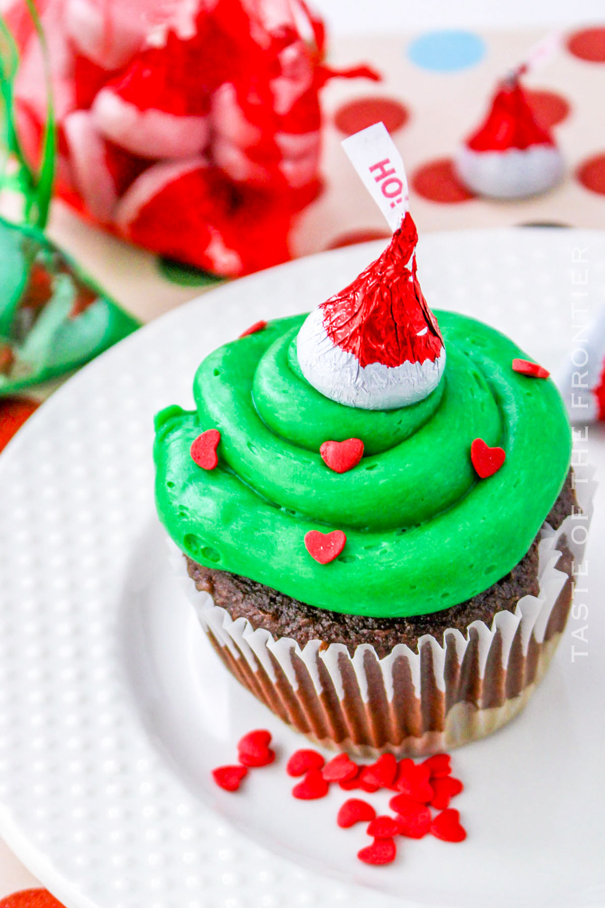 decorated Christmas cupcakes