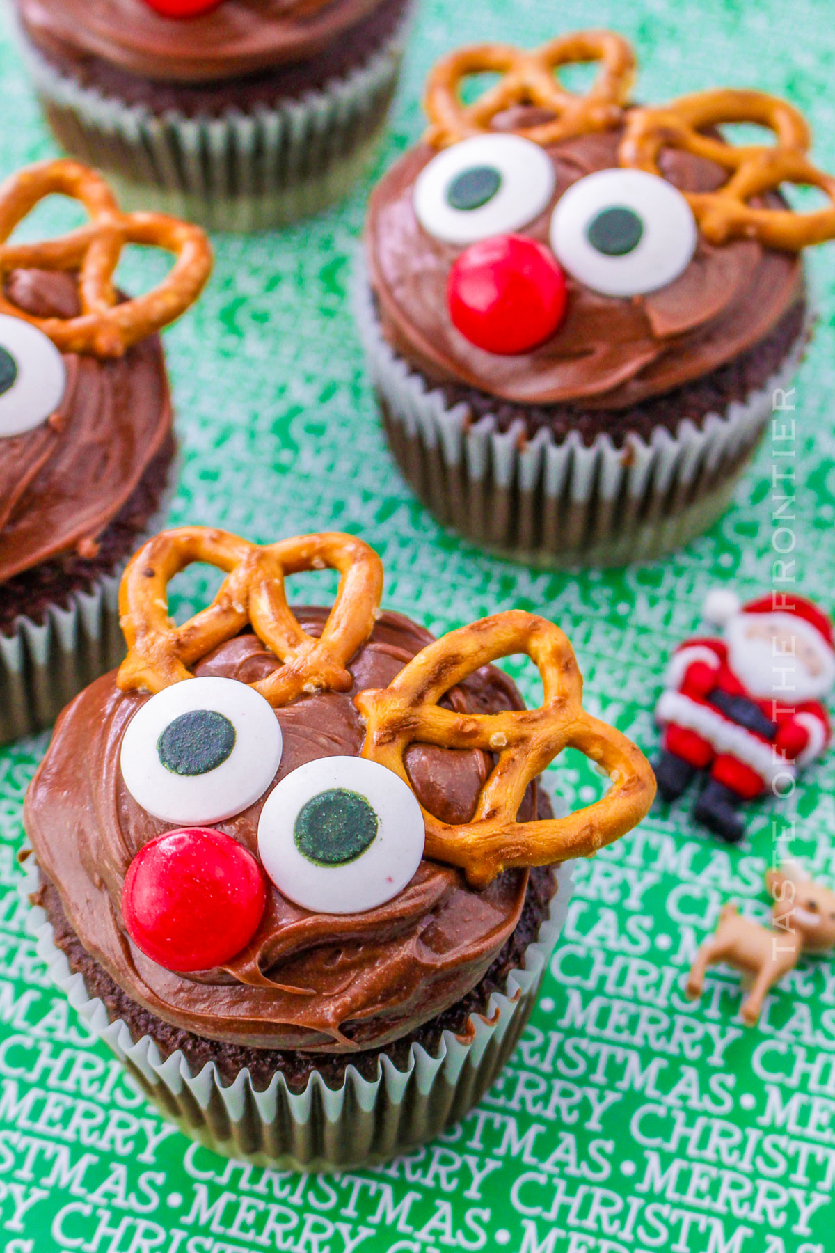 holiday dessert cupcakes