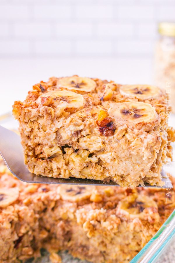 Banana Bread Baked Oatmeal - Yummi Haus