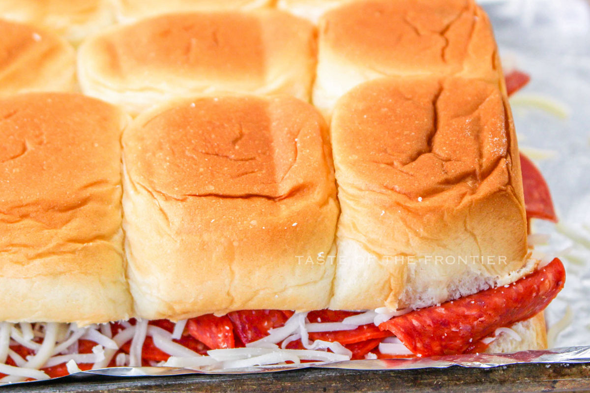 how to make Pizza Sliders