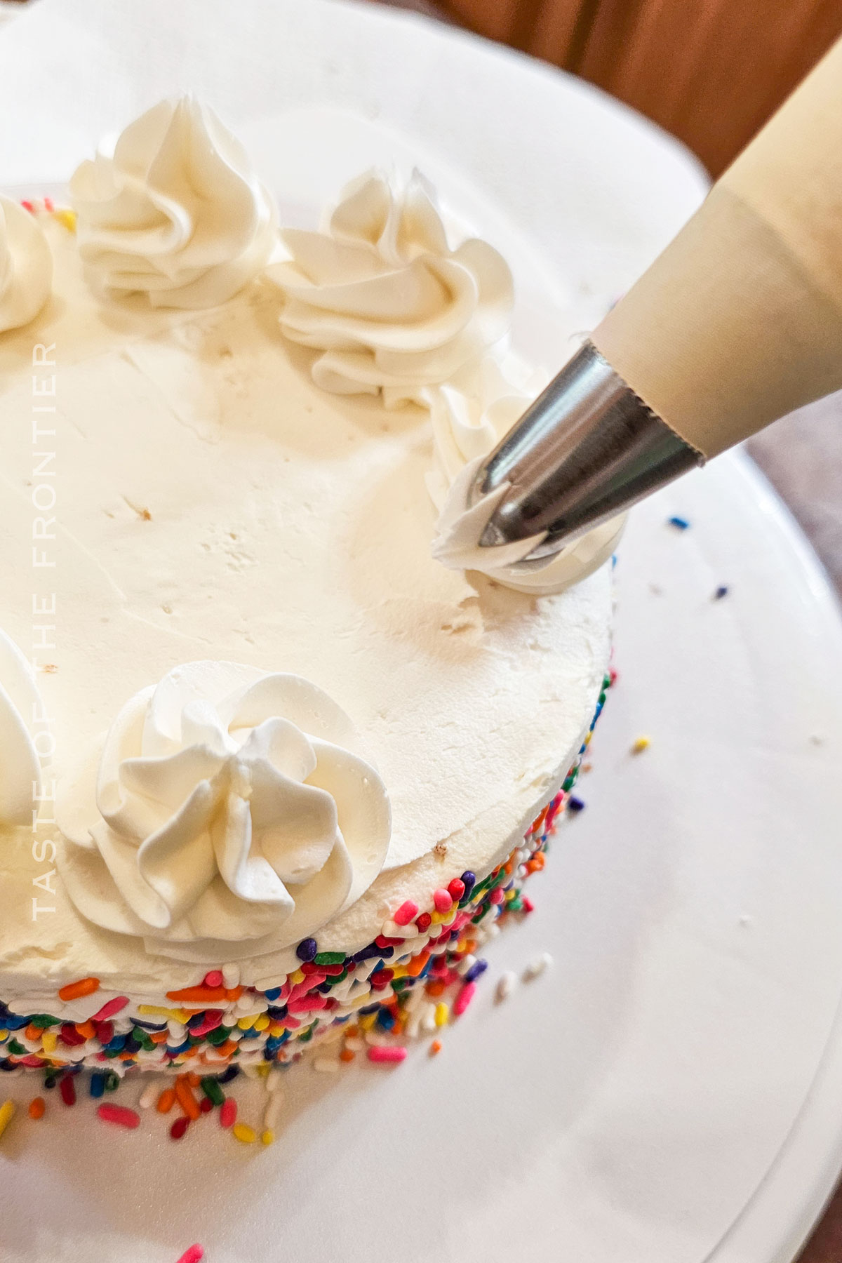 piping the frosting