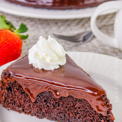 9" round chocolate cake