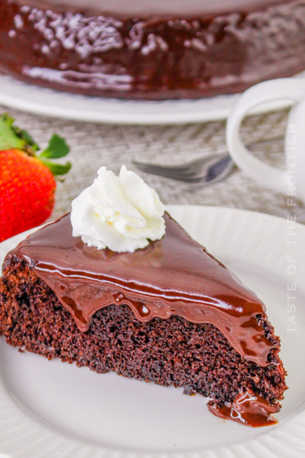 9" round chocolate cake
