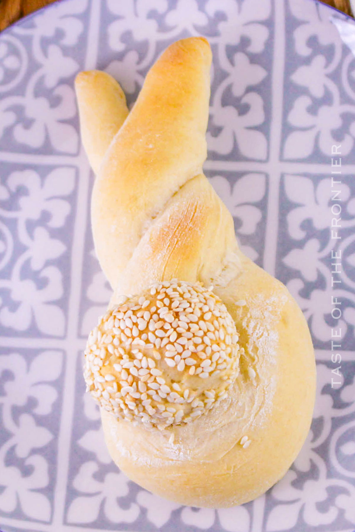 cute Easter dinner rolls