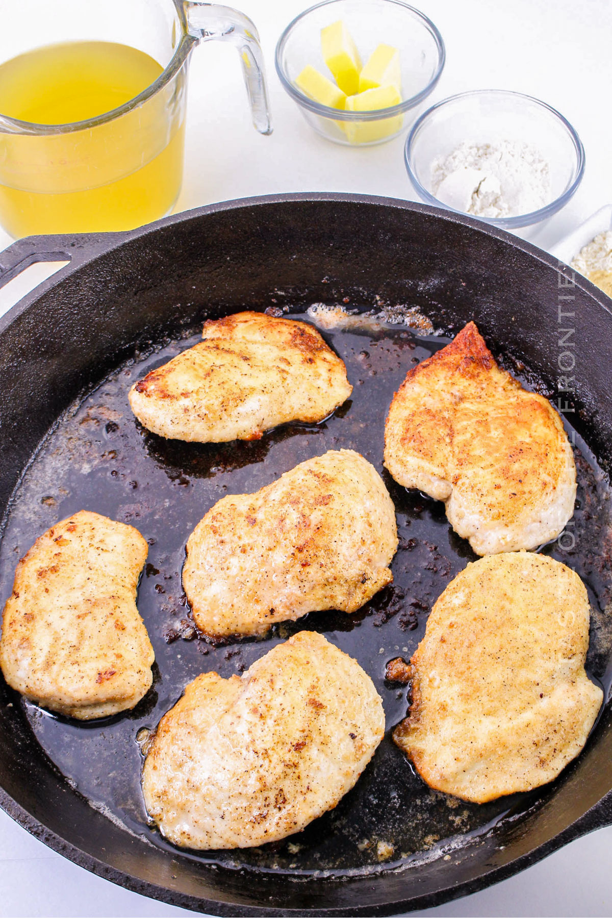 chicken in the skillet