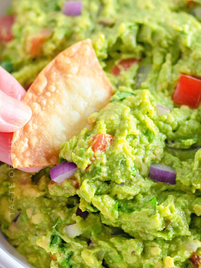 10 Minute Simple Guacamole from Scratch