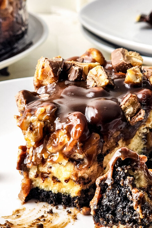 Snickers Cheesecake - Yummi Haus