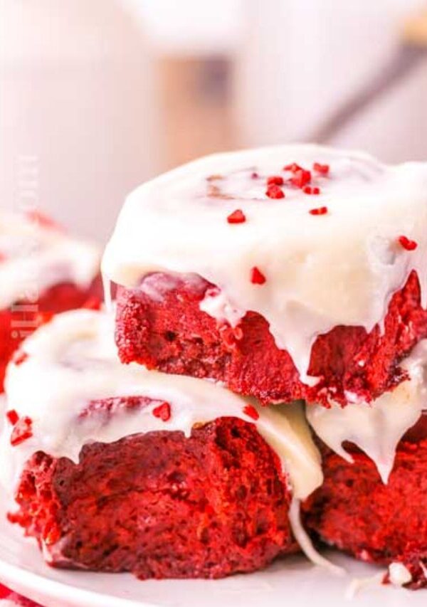 Red Velvet Cinnamon Rolls