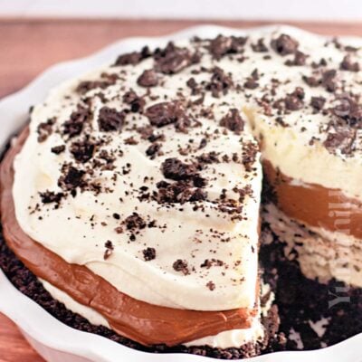 no-bake dessert with Oreo cookies