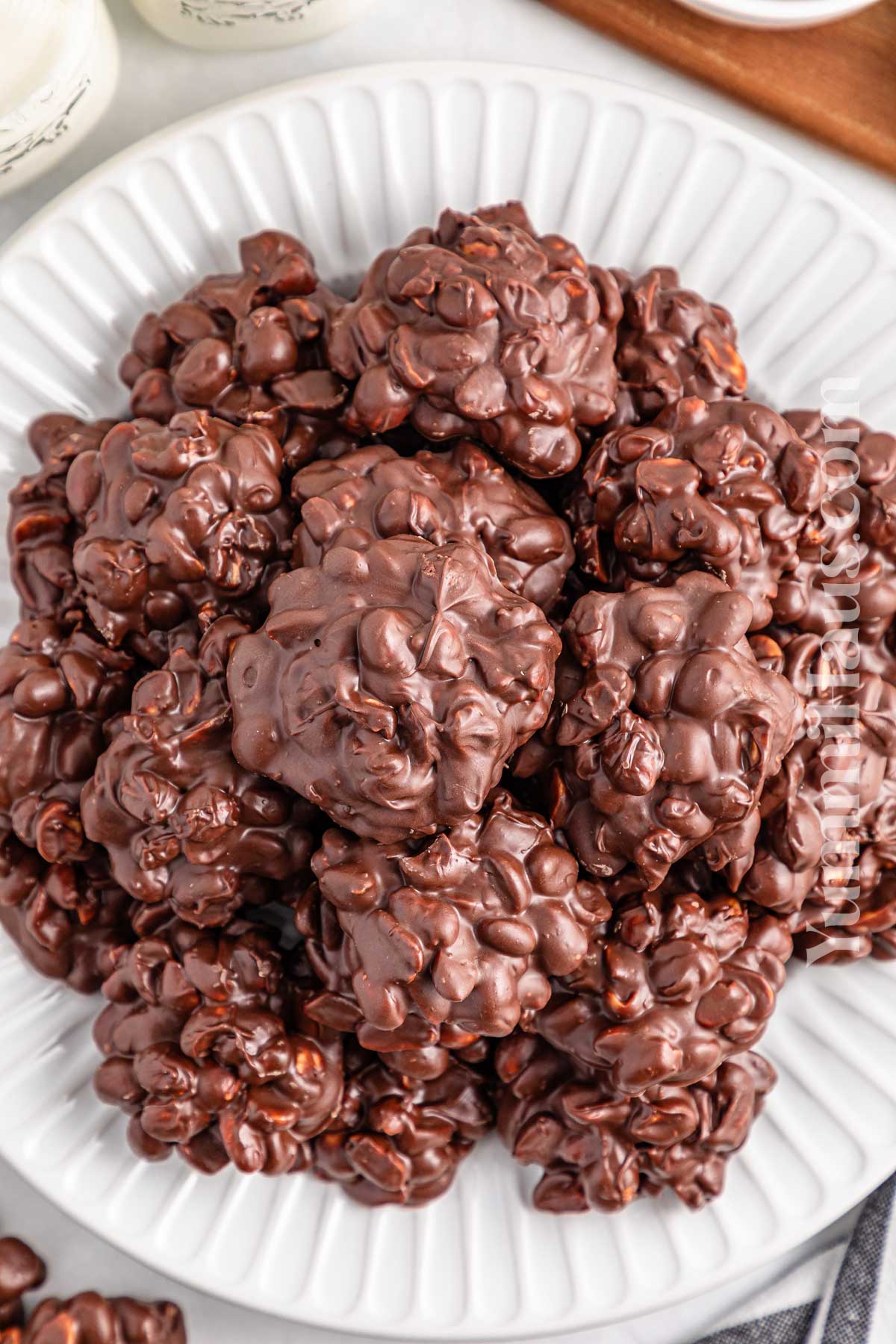 slow cooker peanut clusters