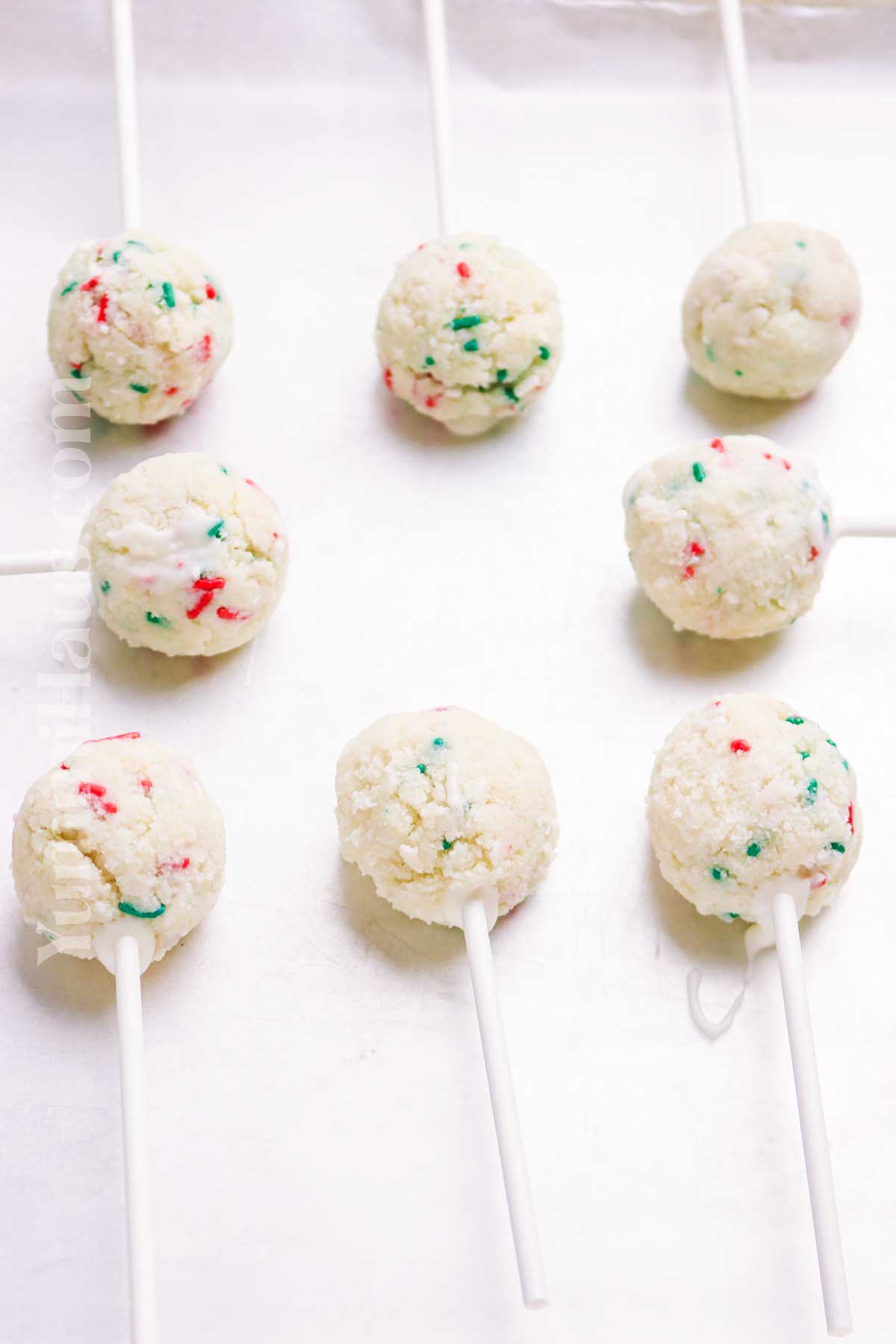 how to make Christmas Cake Pops