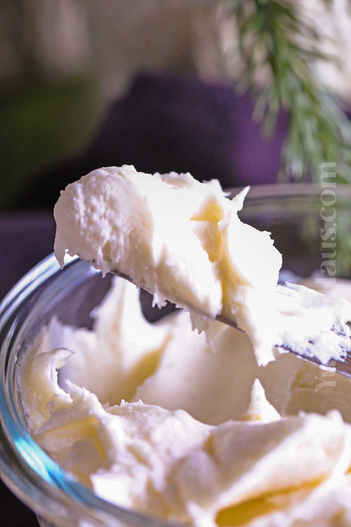 making stackable buttercream
