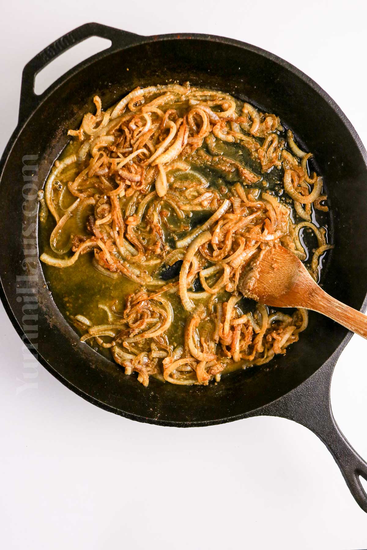 making theonion gravy sauce