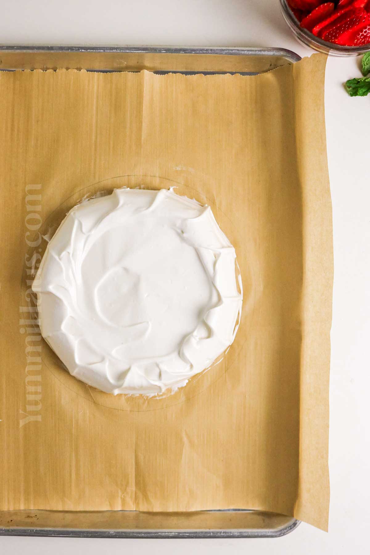 how to make Strawberry Pavlova