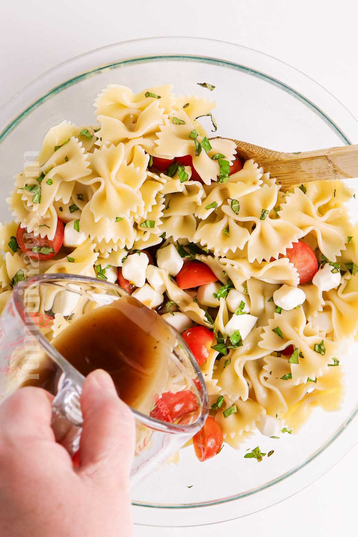 how to make Caprese Salad Pasta Salad