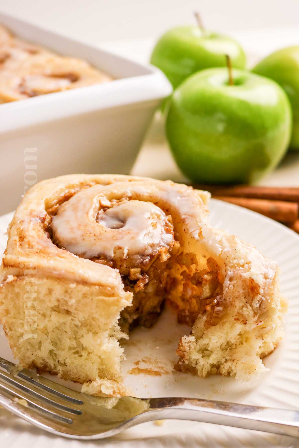 Apple Cinnamon Yeast Rolls