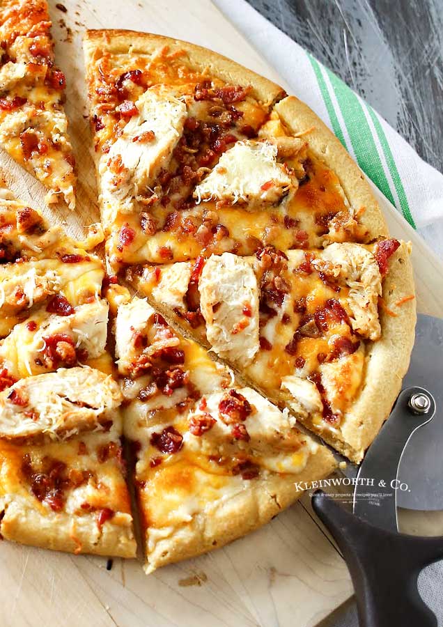 how to make garlic cream sauce - Grilled Chicken & Bacon Pizza with Garlic Cream Sauce