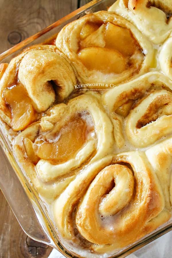 thanksgiving breakfast - Apple Pie Cinnamon Rolls